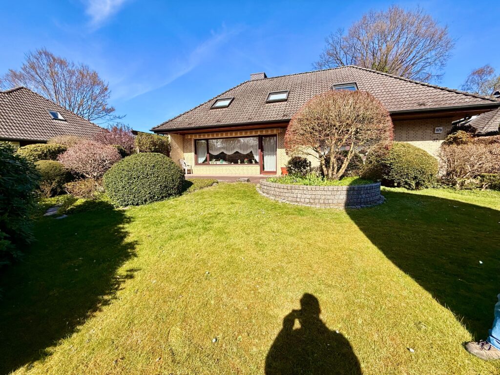 Halstenbek - FESTPREIS! Sanierungsbedürftiges Einfamilienhaus in bester Lage von Halstenbek