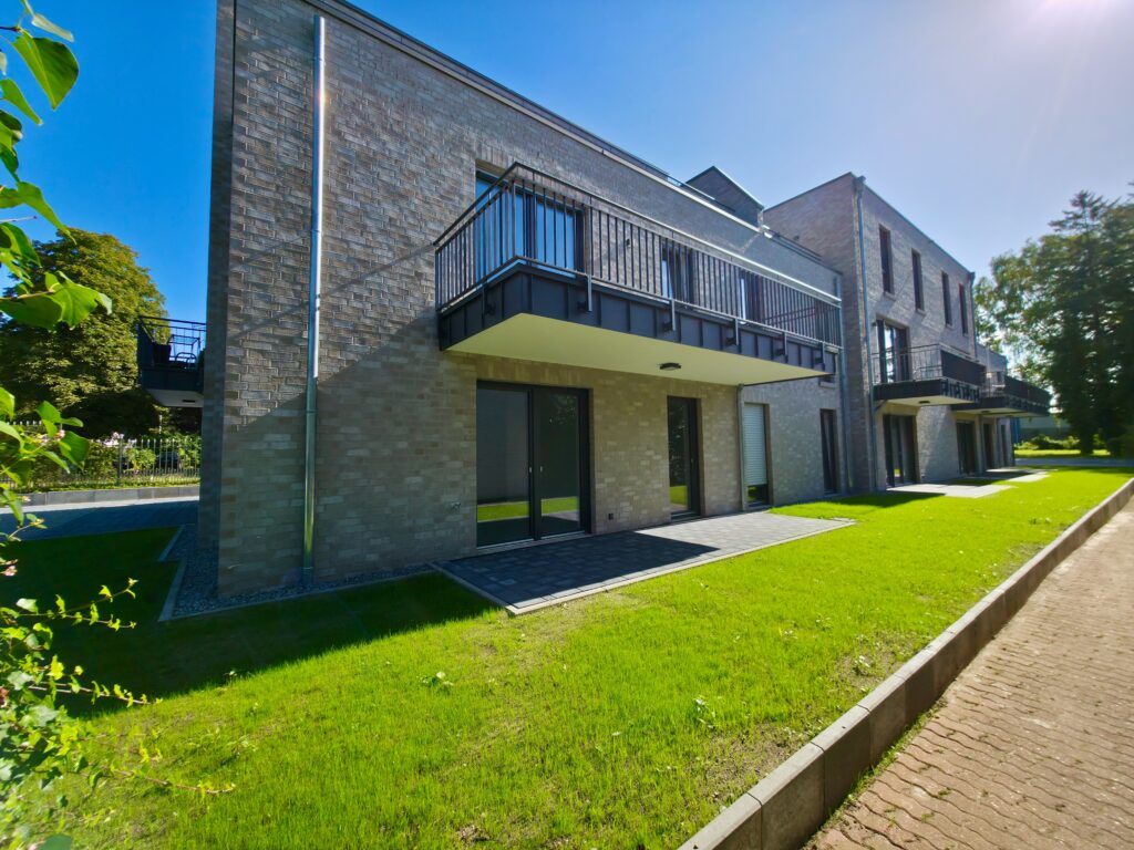 Hamburg - Wohnen auf höchstem Niveau: Neubau-EG-Wohnung mit Terrasse in Schnelsen!